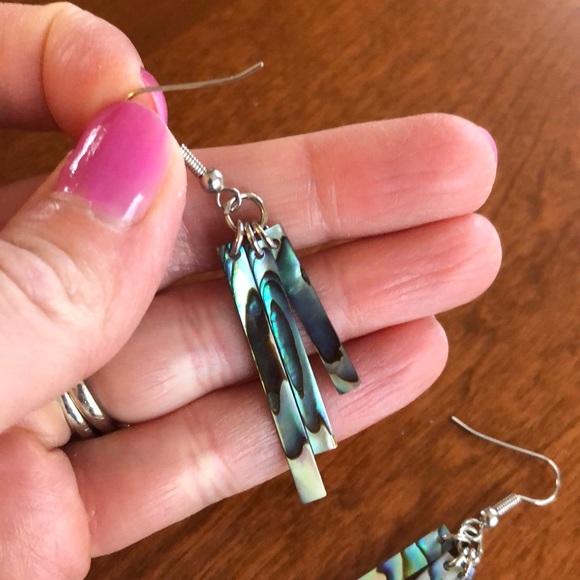 Blue/green mother of pearl earrings - Picture 2 of 3